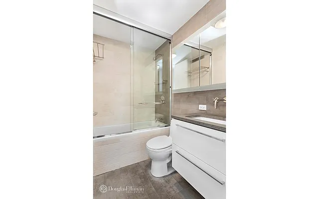 Rented by Douglas Elliman | media 27