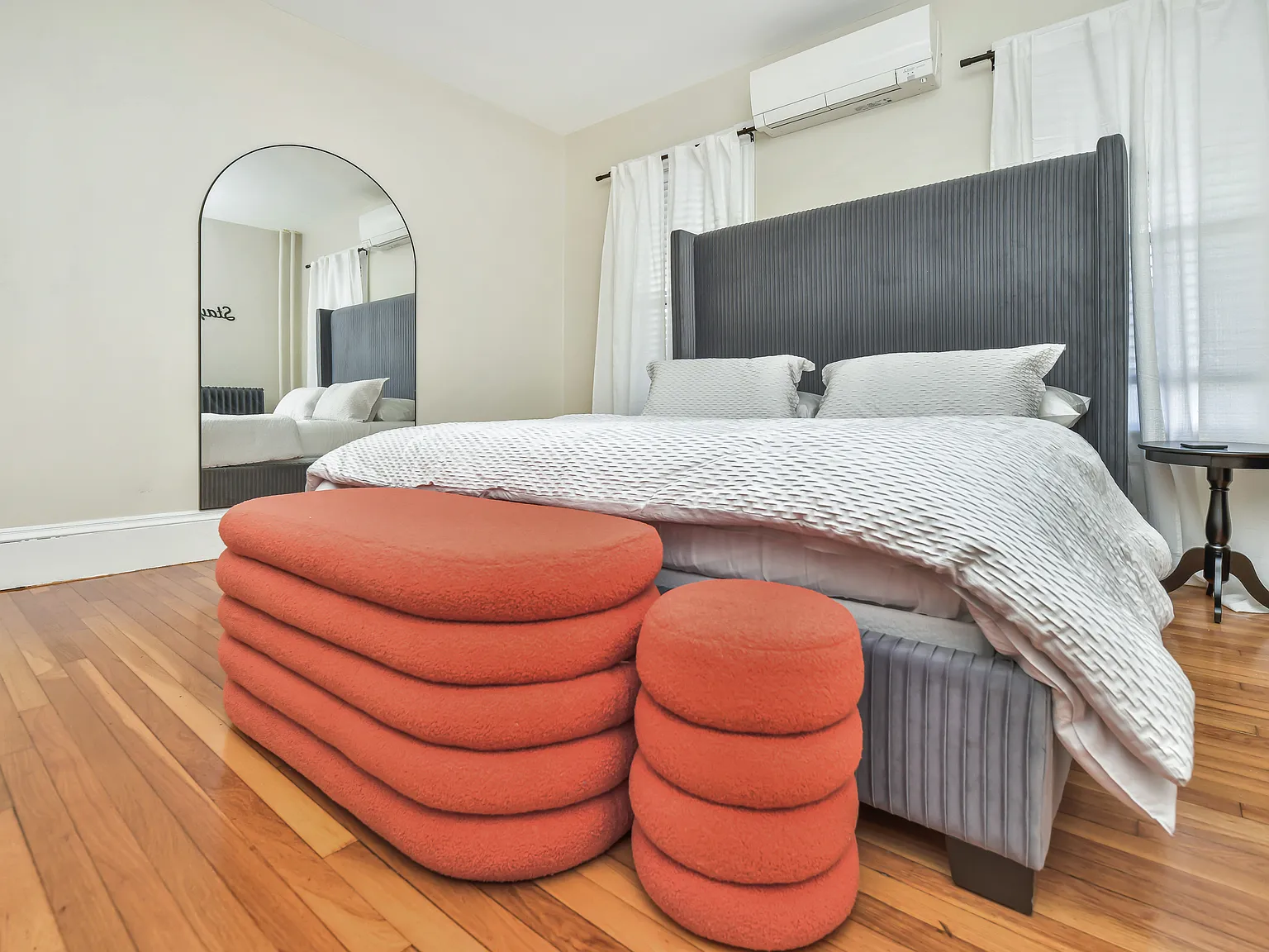 2 bed, 1000 sqft, $4,000 — Photo 2