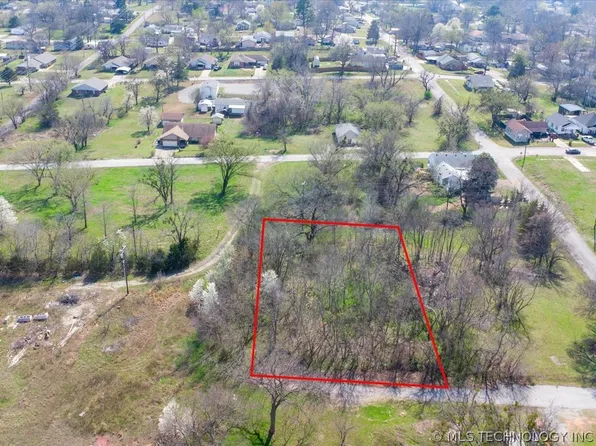 608 E 9th Ave, Bristow, OK 74010