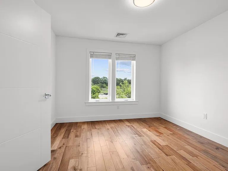 245 E Main St #10 — Photo 28