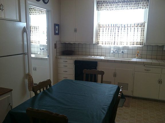 4th image of 1140 Vine St
