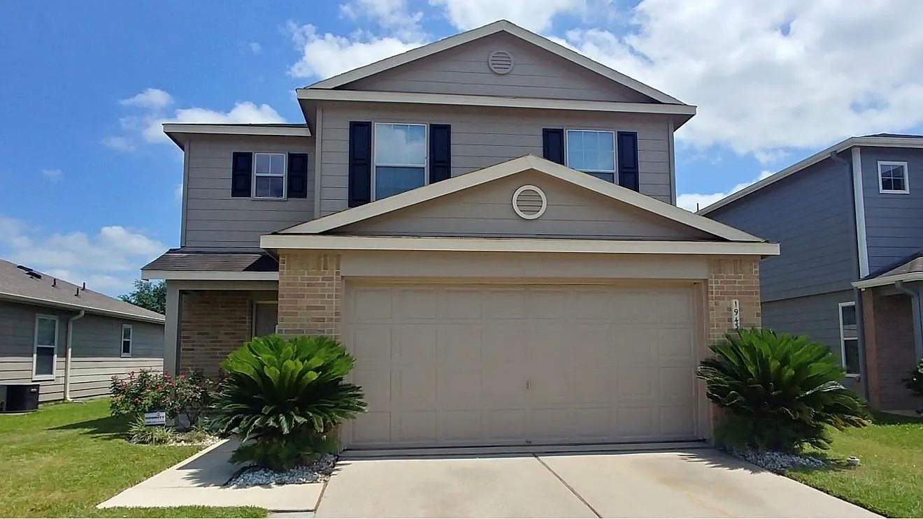 3 bed, 2.5 bath, 1784 sqft, $1,975 — Photo 1