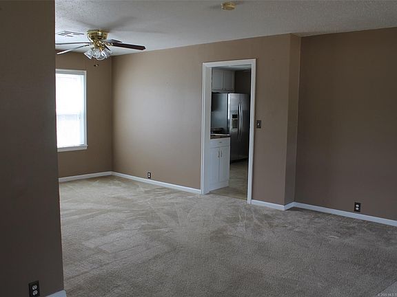 5th image of 330 E Jackson Ave