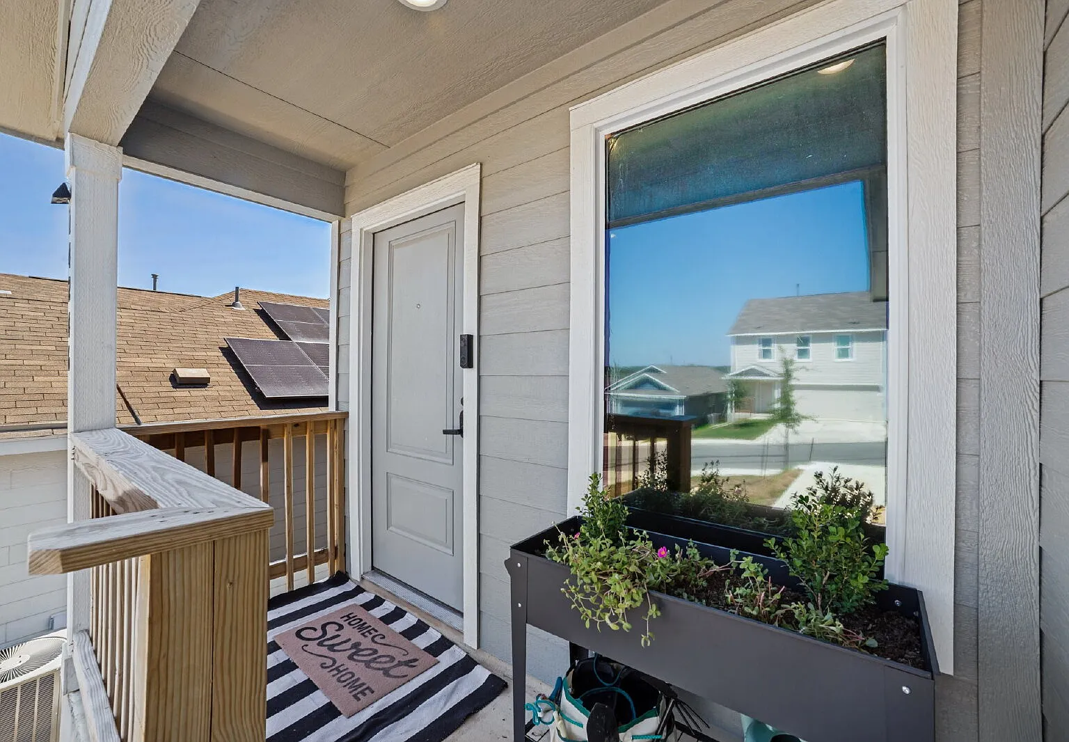 3 bed, 2.0 bath, 1402 sqft, $1,625 — Photo 2