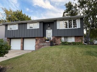 1518 W Kingsway Dr, Peoria, IL 61614