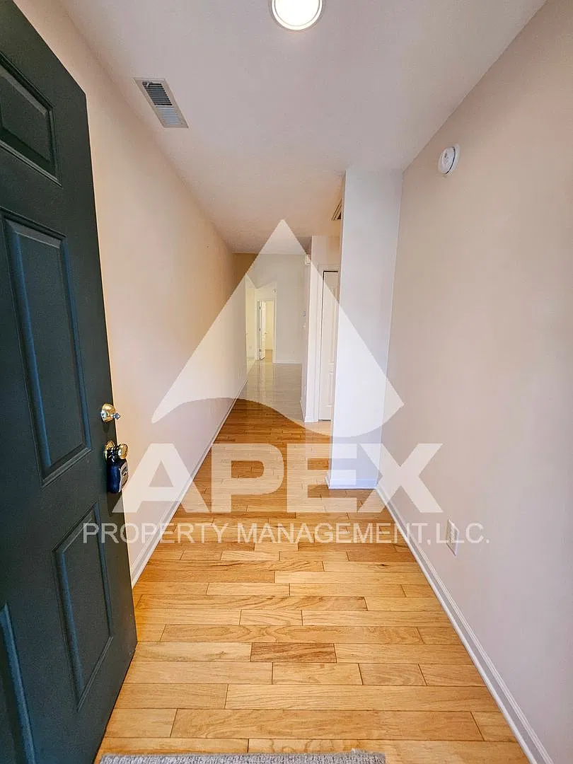 Spacious Single Level 2 Bd - 2 Ba Condo w/ Garage & Sunroom off Schaad Rd! — Photo 4