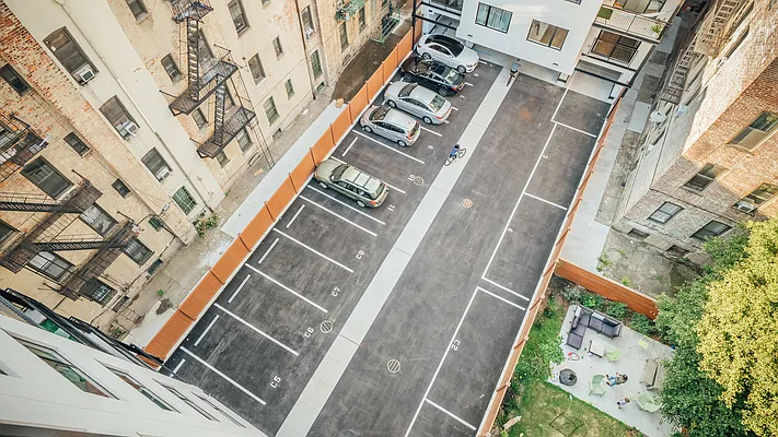 Rented by Nooklyn NYC LLC | media 100