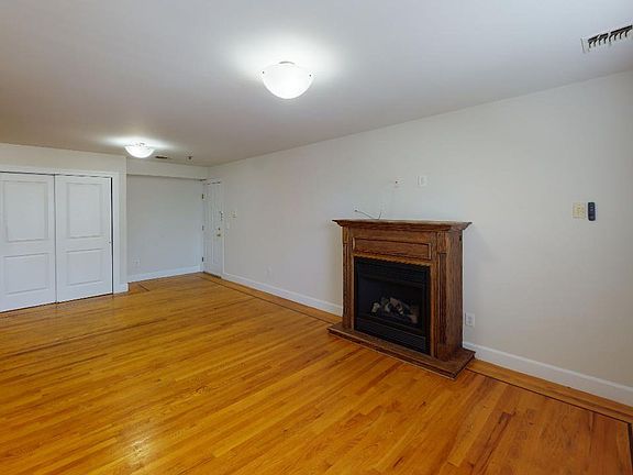 4th image of 235-239 Burgess Pl #3D