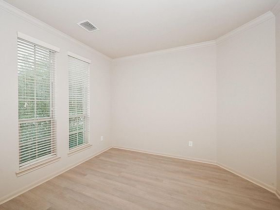 4th image of 19 Sandwell Pl