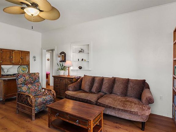 4th image of 446 Bauer Avenue