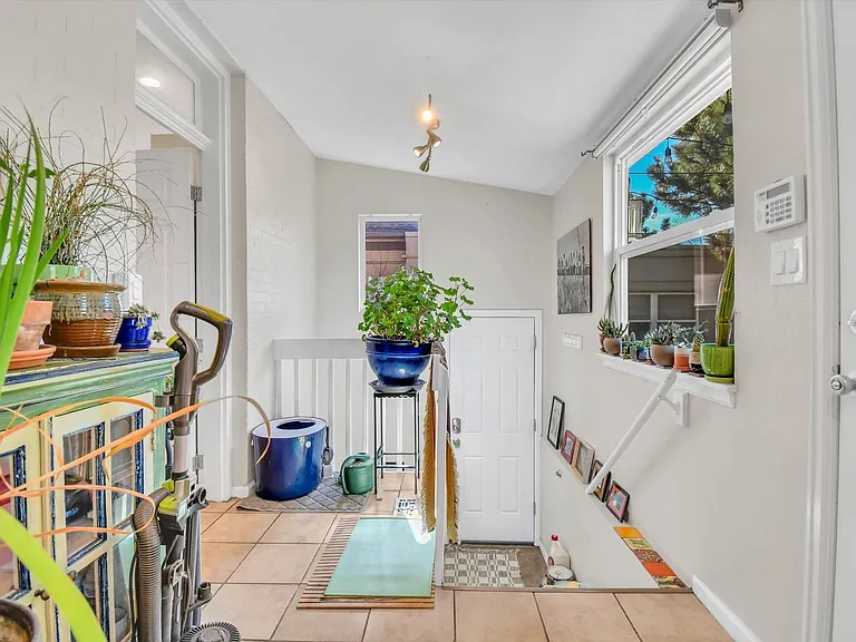 617 S Logan St — Photo 16