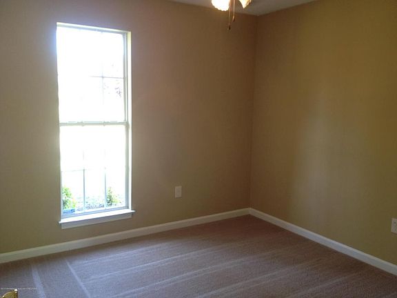 2nd image of 1142 Parkview Cir N