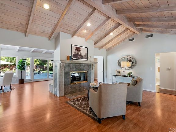 5th image of 6054 Winnetka Ave