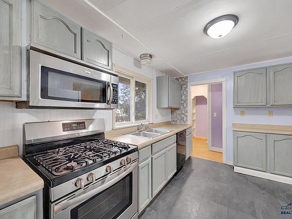 5th image of 125 E Philadelphia St