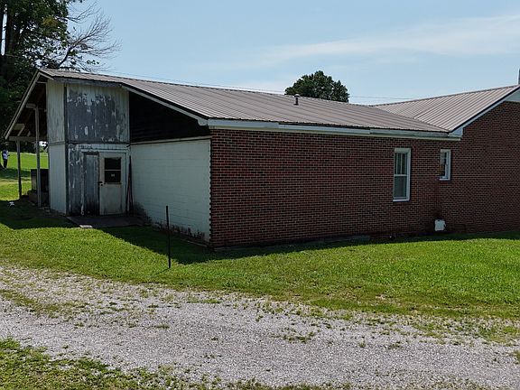 3rd image of 891 Spencer Rd