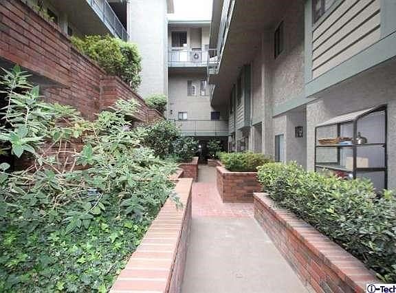 4th image of 2663 Centinela Ave Unit 201
