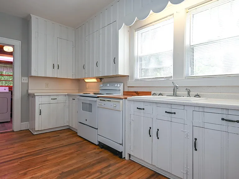 1095 Oconee St — Photo 18