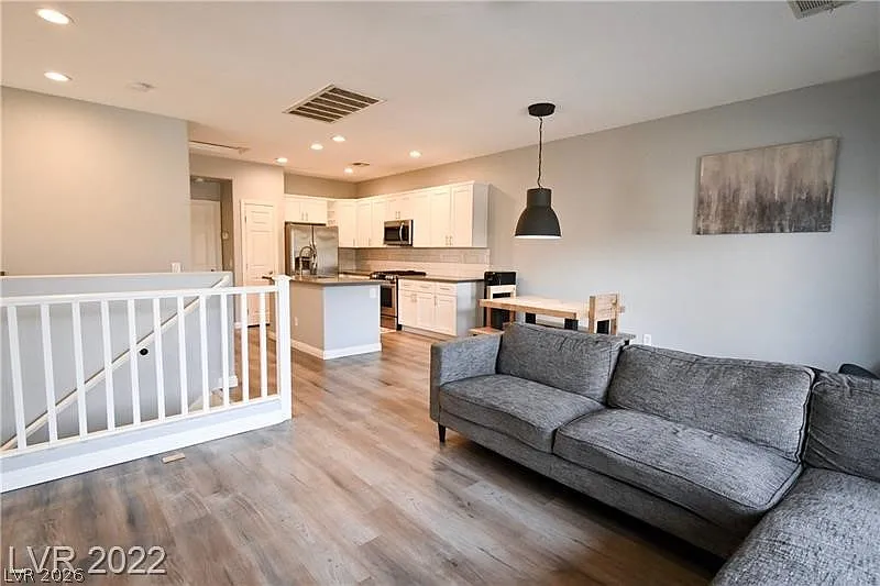 3 bed, 2.5 bath, 1560 sqft, $2,200 — Photo 4