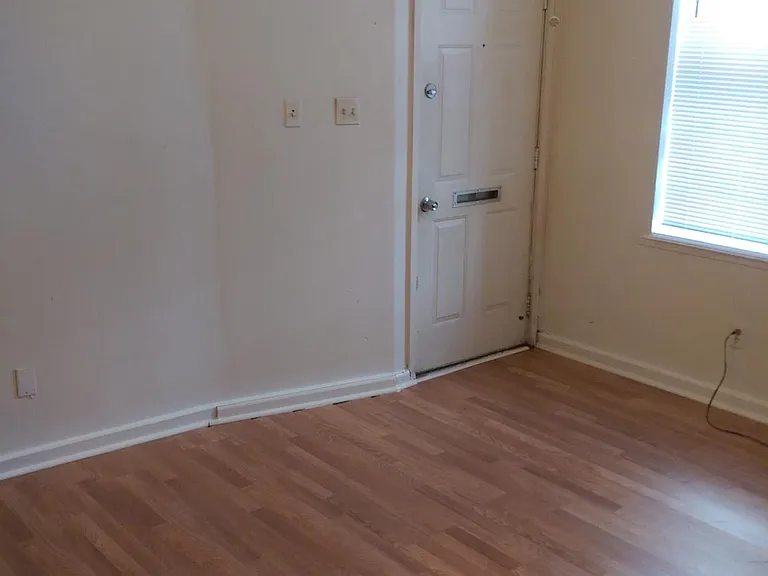 2102 Chippewa St #1 — Photo 6