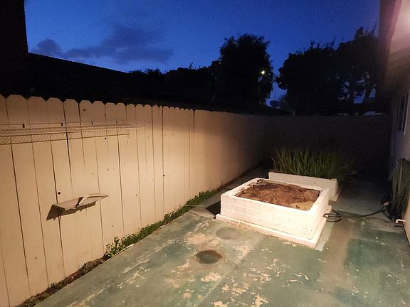 Back patio with 2 large planters