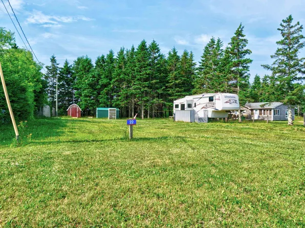 22 Mae Ln, Egmont Parish, PE C0B 1V0