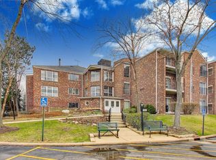 540 Biesterfield Rd APT 301, Elk Grove Village, IL