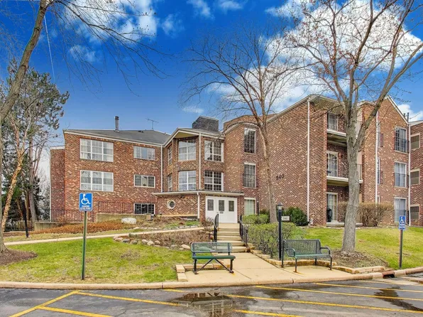 540 Biesterfield Rd APT 301, Elk Grove Village, IL 60007