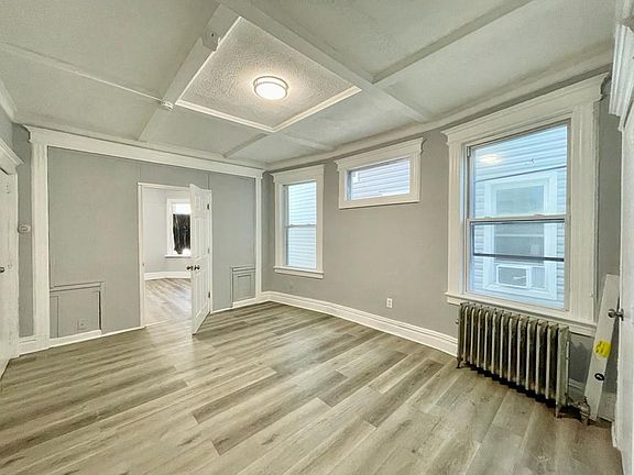 4th image of 176 Hollywood Ave #1A
