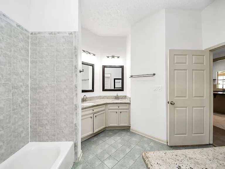 10535 Emnora Ln — Photo 20