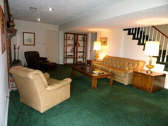3rd image of 120 Fairway Dr