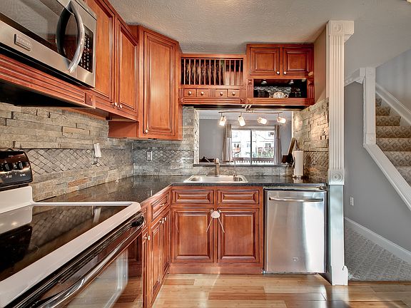 4th image of 483 Foxtrail Cir. W