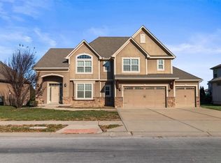 1854 NE Park Ridge Dr, Lees Summit, MO 64064