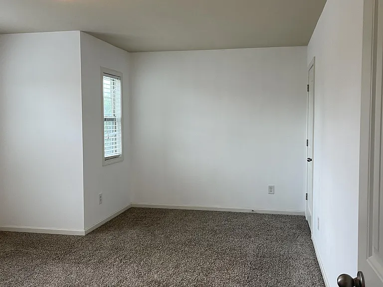 765 Westmoreland Ln — Photo 17