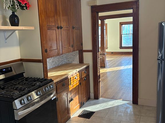 2nd image of 735 Lockwood St NE #2