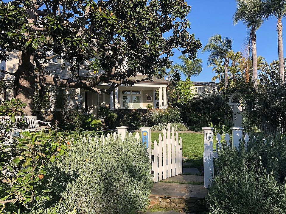 1st image of 364 S Carmelina Ave