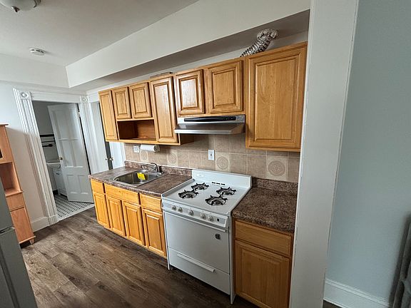4th image of 209 41st St Floor 2