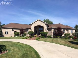 2562 Lakeside Ct, Flushing, MI