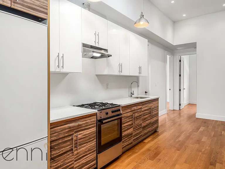 638 Wilson Ave #2L — Photo 1