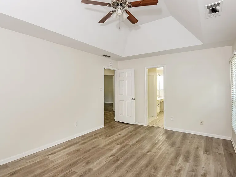 4118 Huntcliff Dr — Photo 11