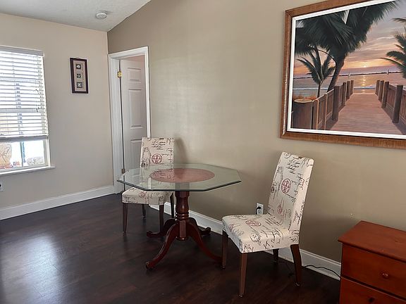 5th image of 7209 Carlowe Ave
