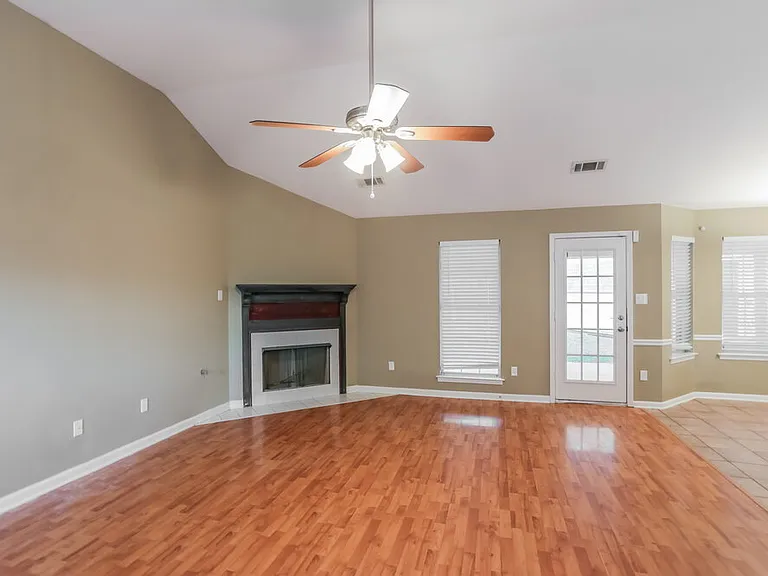 7632 Woodshire Dr — Photo 5