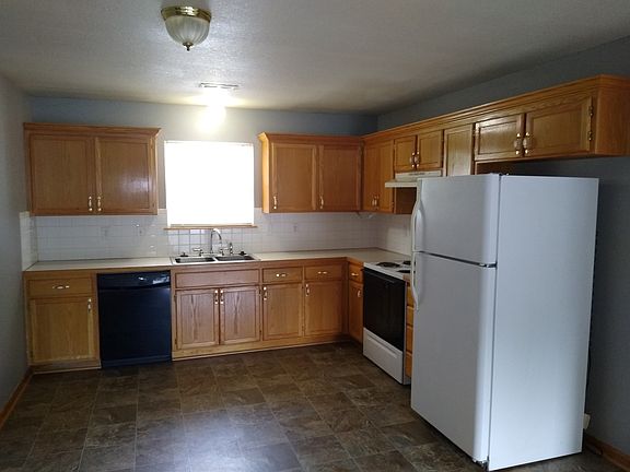 2nd image of 1404 Hawthorne Cir #B