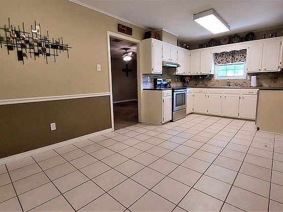 4th image of 131 Wilson Dr