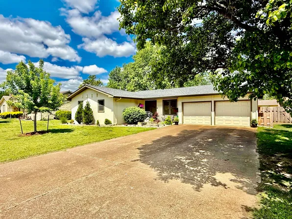 1710 Arolyn Dr, Chanute, KS 66720