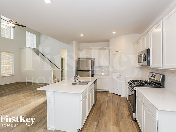 5th image of 10105 Elkhorn Dr