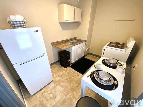 5th image of 828 Walton Ave #1/2