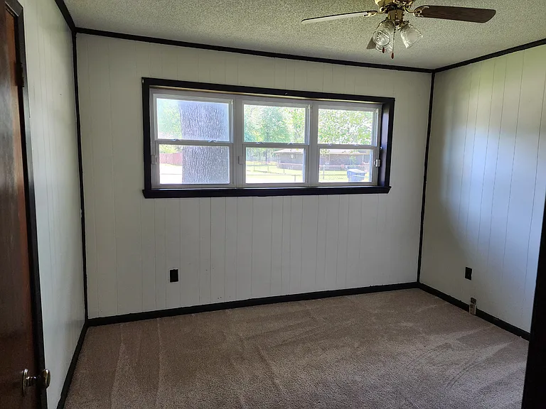 1822 Donna Dr — Photo 9