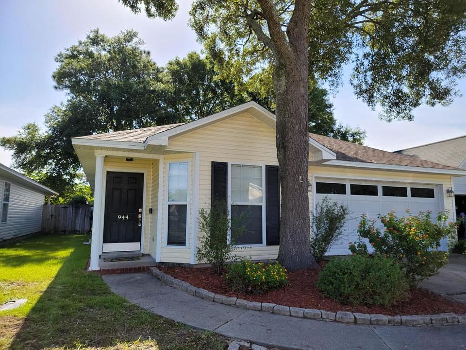 1st image of 944 Claeven Cir