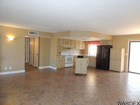 4th image of 394 McCulloch Blvd S