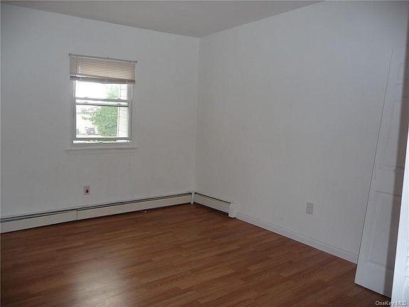 4th image of 92 Sheffield Dr
